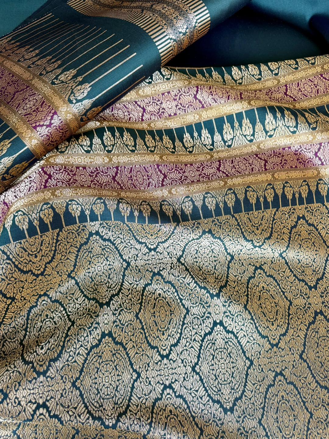 ผ้าไหมสีพื้น