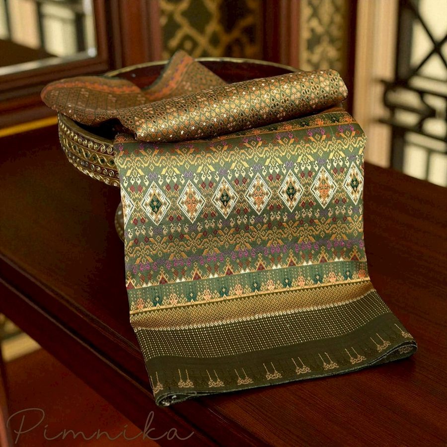 ผ้าไหมจก