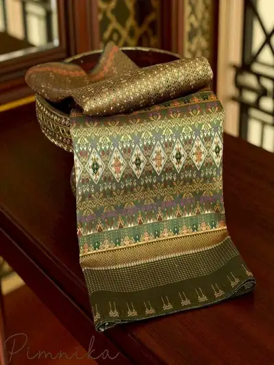 ผ้าไหมจก